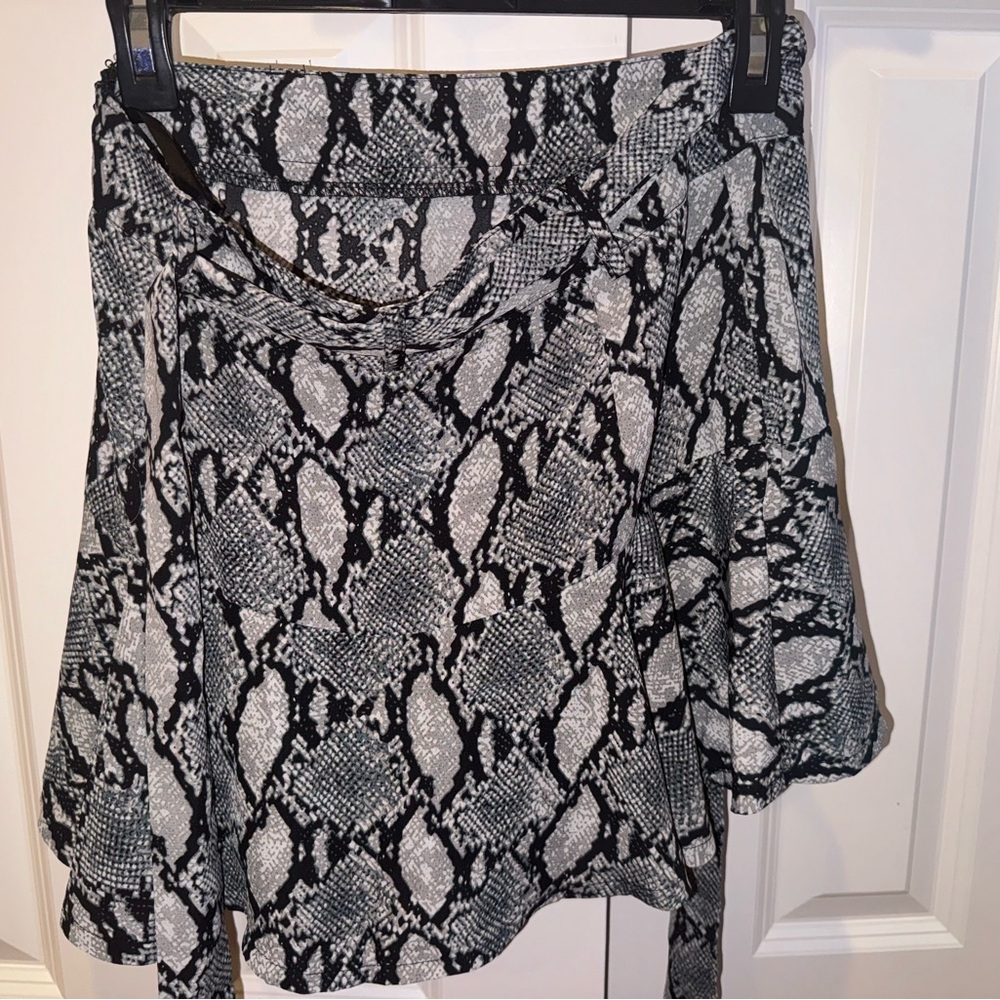 Caren Forbes snake print mini peplum skort with tie